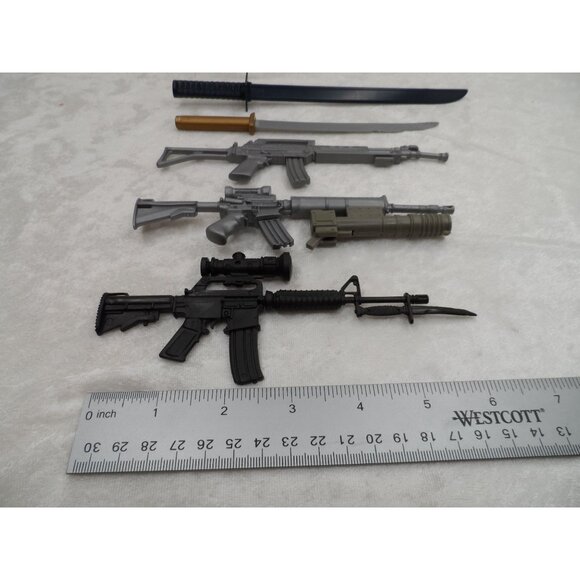 GI Joe Swords & Guns Accessories Lot 2 Sabers - 3 Machine Guns - Picture 3 of 3